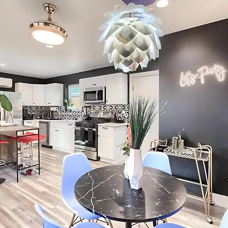 East Side Masterpiece 6Th Street - 4 Min Walk Villa